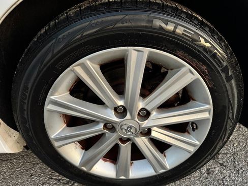 Used 2012 Toyota Camry XLE image 25