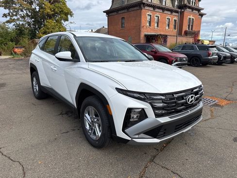 New 2026 Hyundai Tucson SE image 1