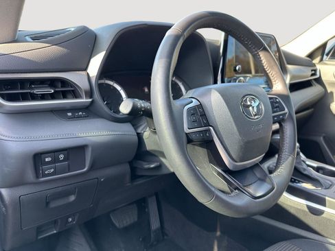 Certified 2024 Toyota Highlander LE image 45