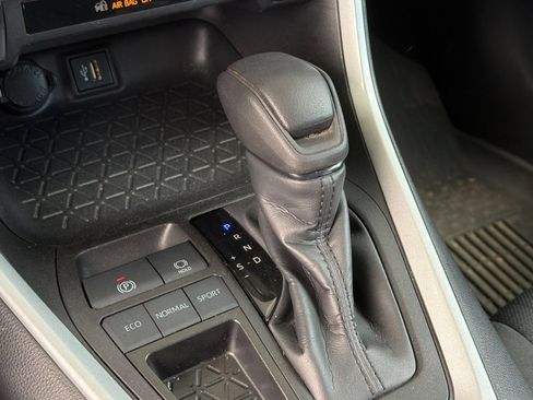 Used 2023 Toyota RAV4 XLE w/ Convenience Package FWD image 23