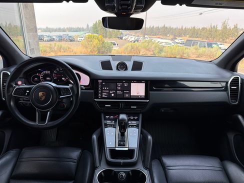 Used 2019 Porsche Cayenne AWD/4WD image 10