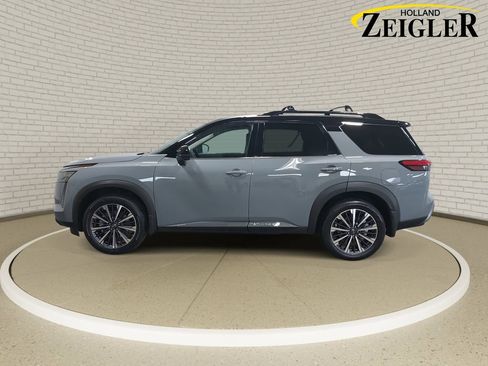 New 2026 Nissan Pathfinder Platinum image 8