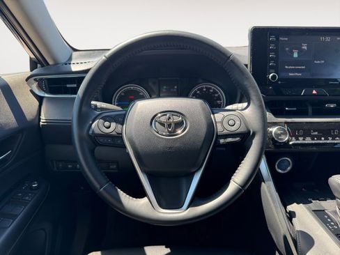 Used 2022 Toyota Venza LE AWD/4WD image 12