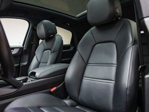 Certified 2025 Porsche Cayenne Coupe image 5