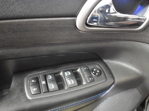 Used 2018 Jeep Grand Cherokee Laredo AWD/4WD image 8