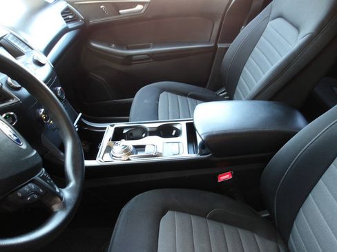 Used 2019 Ford Edge SE AWD/4WD image 16