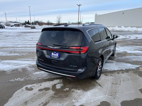 Used 2021 Chrysler Pacifica Pinnacle image 6