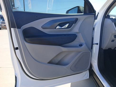 Used 2024 GMC Terrain SLE w/ Driver Convenience Package image 14