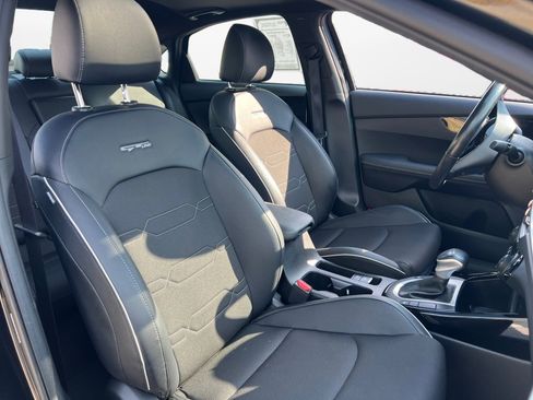 Used 2024 Kia Forte GT-Line w/ GT-Line Premium Package FWD image 9