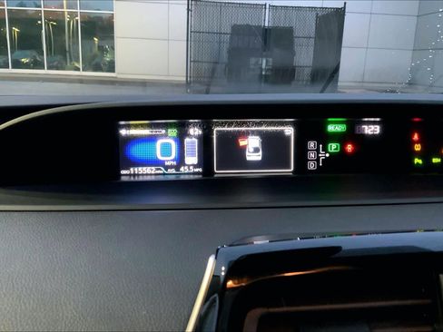 Used 2019 Toyota Prius XLE image 25