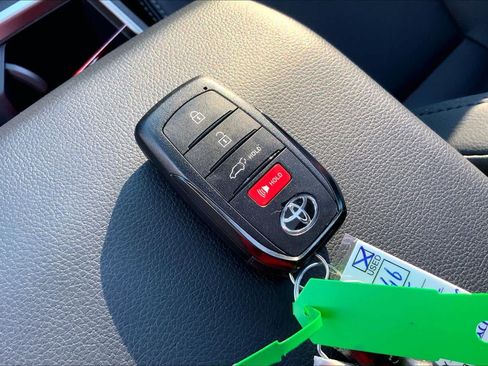 Used 2025 Toyota 4Runner Limited AWD/4WD image 15