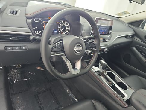 Certified 2025 Nissan Altima 2.5 SR FWD image 15