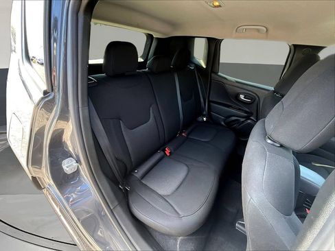 Used 2023 Jeep Renegade Latitude AWD/4WD image 27
