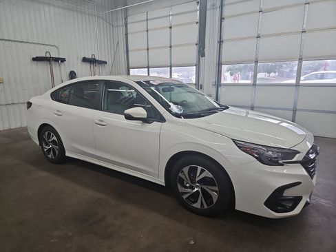 Used 2025 Subaru Legacy Premium AWD/4WD image 2