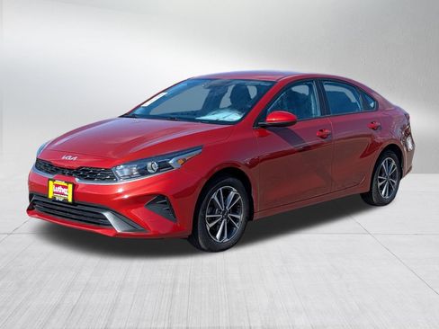 Used 2023 Kia Forte LXS image 3