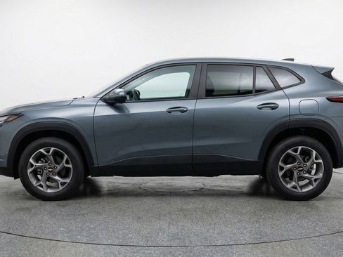 Used 2025 Chevrolet Trax LT image 5