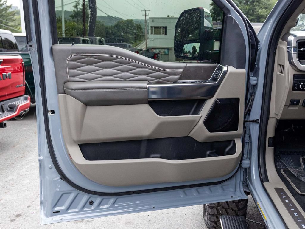 Used 2025 Ford F450 Platinum w/ Platinum Plus Package AWD/4WD image 11