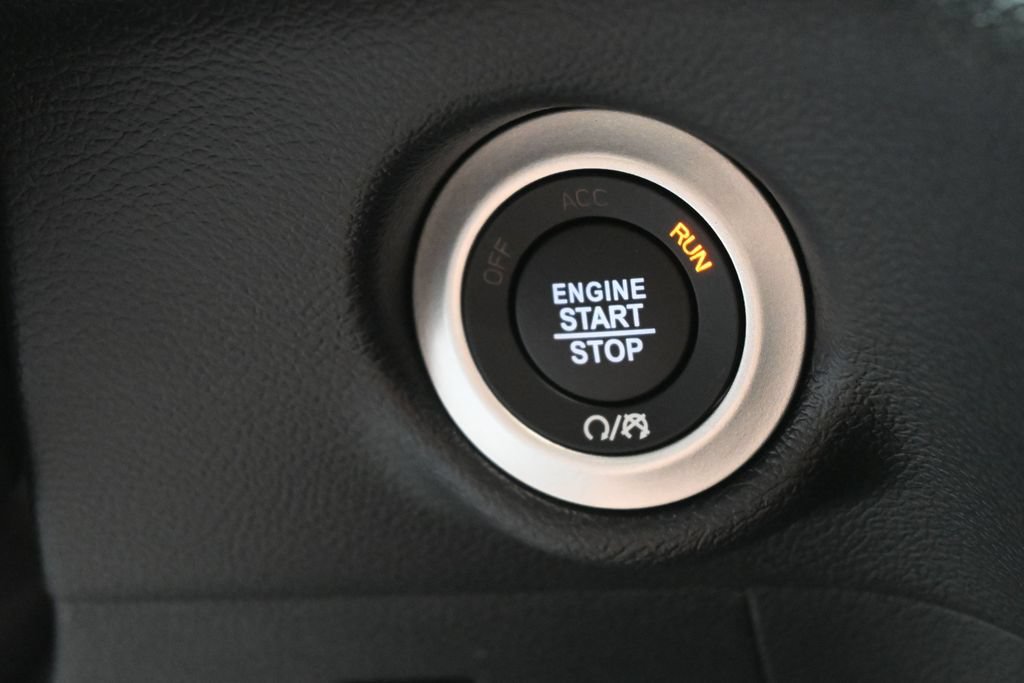 New 2027 Chrysler Pacifica Select w/ Family Tech Group FWD image 19
