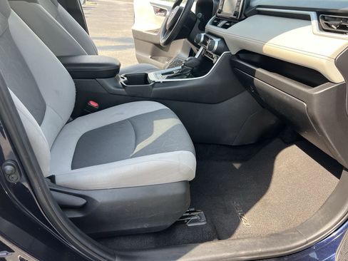 Used 2022 Toyota RAV4 XLE w/ Convenience Package image 34