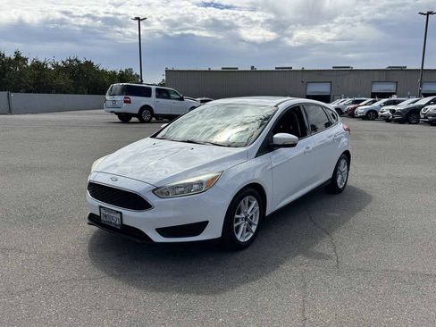 Used 2015 Ford Focus SE FWD image 5