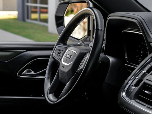 Used 2023 GMC Yukon AT4 w/ AT4 Premium Package AWD/4WD image 19
