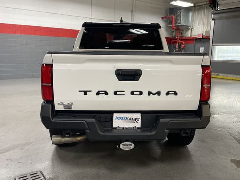 Used 2025 Toyota Tacoma SR image 9