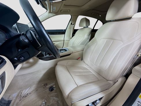 Used 2021 BMW 740i image 22