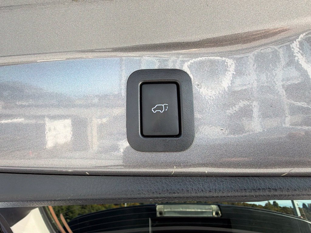 Used 2017 Toyota Highlander Limited Platinum w/ Carpet Mat Package AWD/4WD image 10