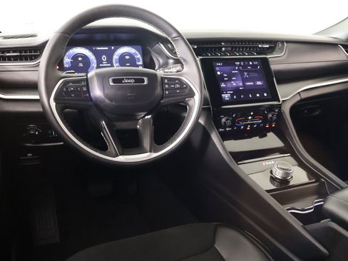 Used 2024 Jeep Grand Cherokee L Laredo RWD image 2