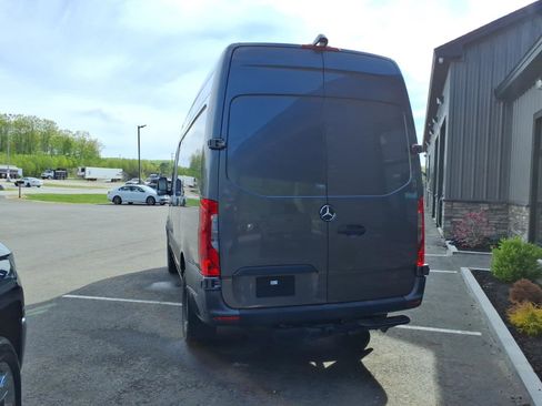 Used 2023 Mercedes-Benz Sprinter 2500 image 5