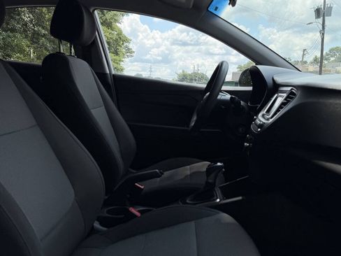 Used 2018 Hyundai Accent SE FWD image 12