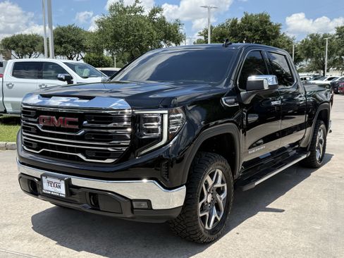 Used 2024 GMC Sierra 1500 SLT AWD/4WD image 9