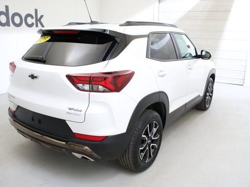 Used 2023 Chevrolet TrailBlazer ACTIV w/ Sun and Liftgate Package image 9