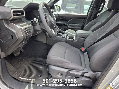 Used 2025 Toyota Tacoma SR5 AWD/4WD image 5