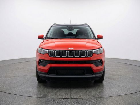 Used 2025 Jeep Compass Limited AWD/4WD image 2