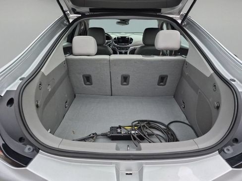 Certified 2018 Chevrolet Volt LT w/ Comfort Package FWD image 26