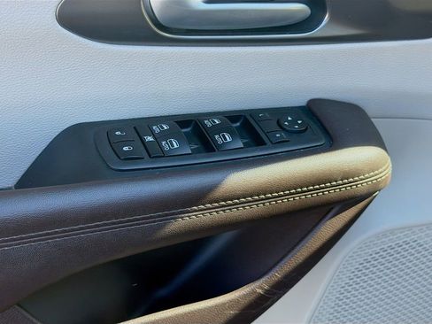 Used 2018 Chrysler Pacifica Touring-L Plus FWD image 24