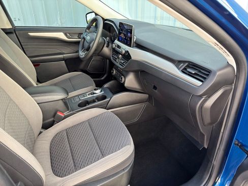 Used 2022 Ford Escape SE w/ SE Sport Appearance Package image 35