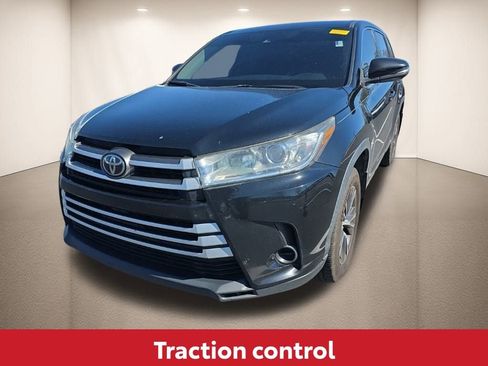 Used 2019 Toyota Highlander LE image 15