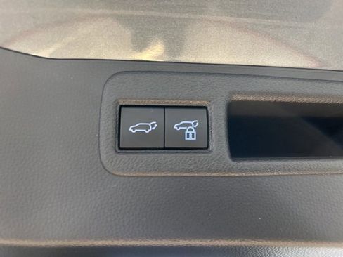 Certified 2021 Toyota Venza XLE w/ Softex Package image 18