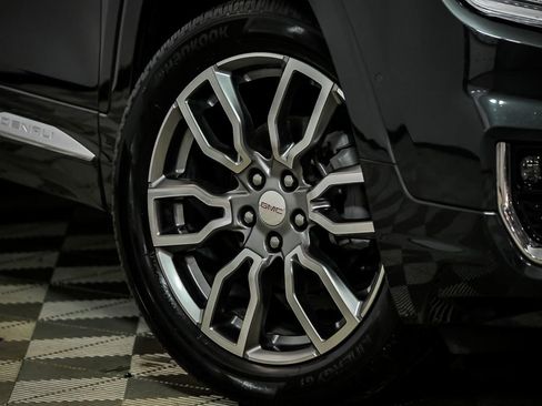 Used 2022 GMC Terrain Denali w/ Denali Premium Package image 3