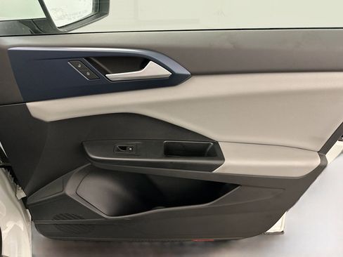 Used 2022 Volkswagen Taos SE w/ Panoramic Sunroof Package image 34