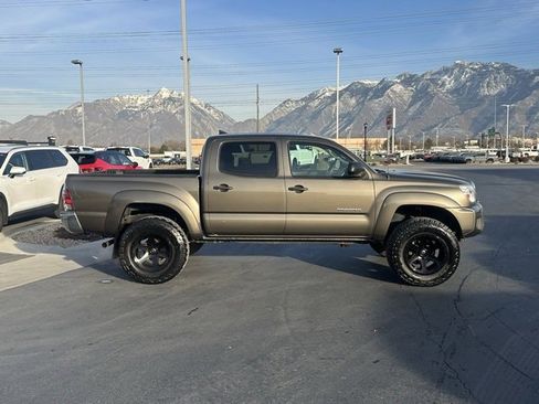 Used 2014 Toyota Tacoma 4x4 Double Cab w/ SR5 Package image 31