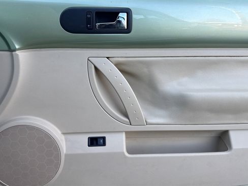 Used 2009 Volkswagen Beetle S image 32