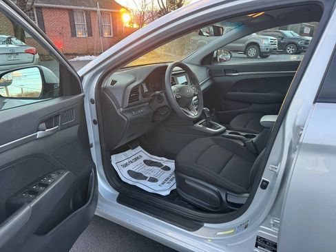 Used 2020 Hyundai Elantra SE w/ Cargo Package (C1) FWD image 8