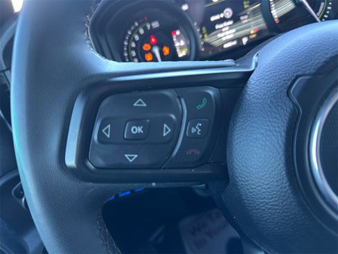 Used 2024 Jeep Wrangler Unlimited image 30