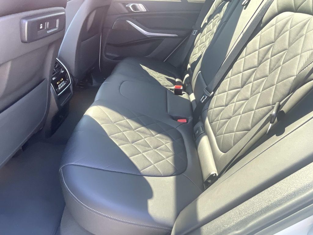 Used 2023 BMW X5 xDrive40i w/ Premium Package AWD/4WD image 15