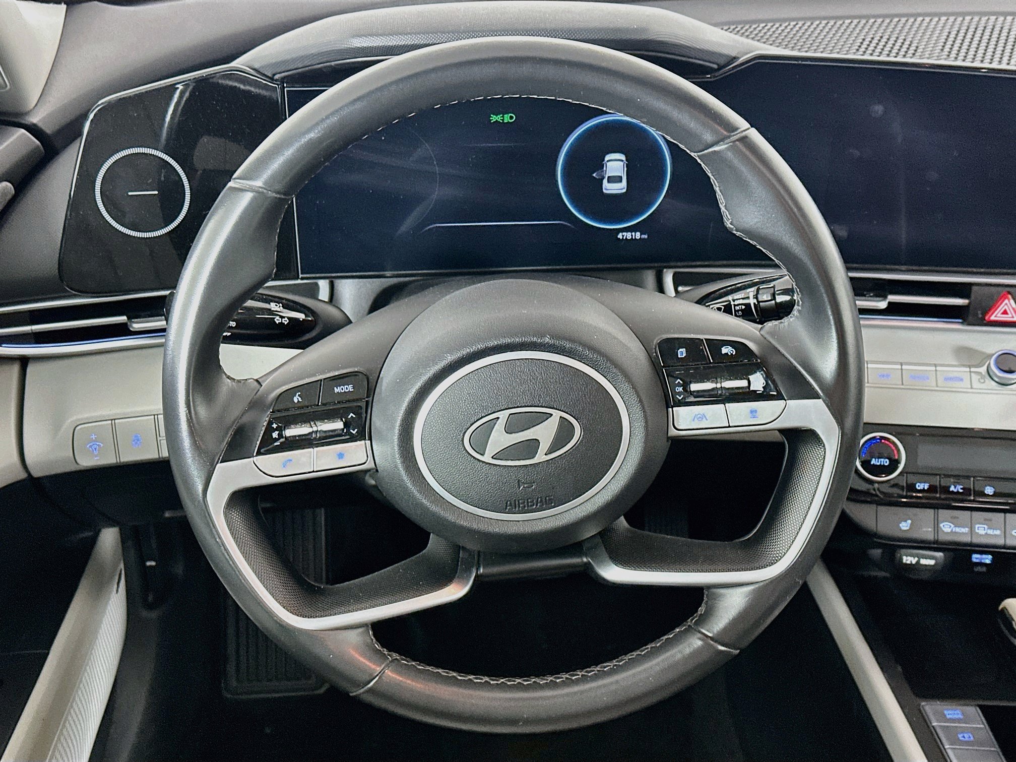 Used 2025 Hyundai Elantra Limited FWD image 18