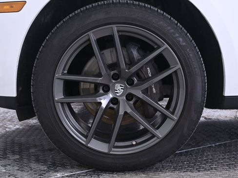 Used 2024 Porsche Macan Turbo image 11