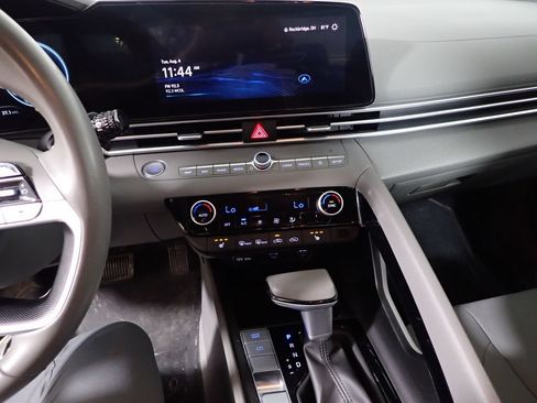 Used 2023 Hyundai Elantra SEL w/ Convenience Package FWD image 27